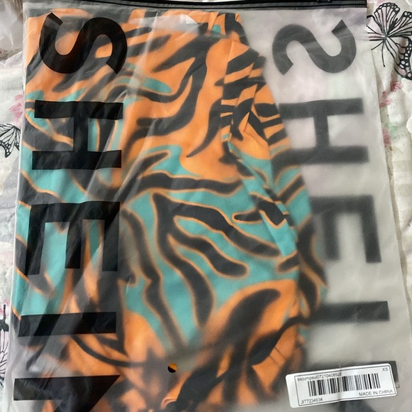 Orange and green zebra print short romper shein xs - Picture 4 of 4